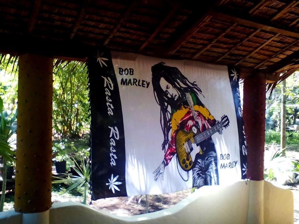 Lennon'S Place Backpacker Hostel Panglao Exteriér fotografie