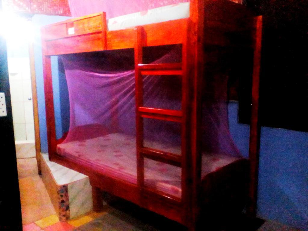 Lennon'S Place Backpacker Hostel Panglao Exteriér fotografie